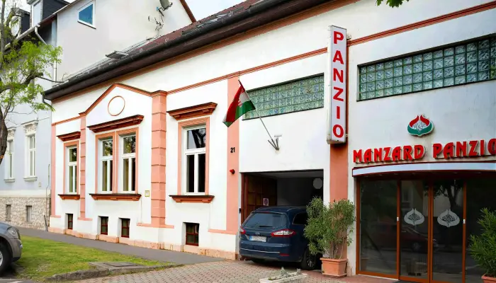 Zárt udvari Zárt udvari